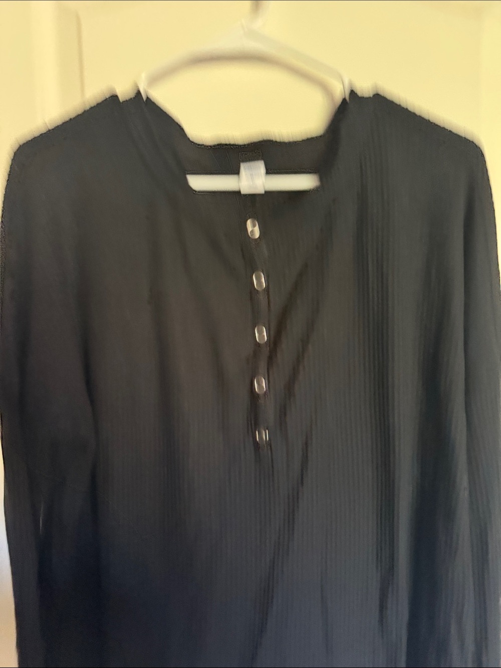 Old Navy Black Long-Sleeve Textured Henley / B34 - Picture 3 of 4